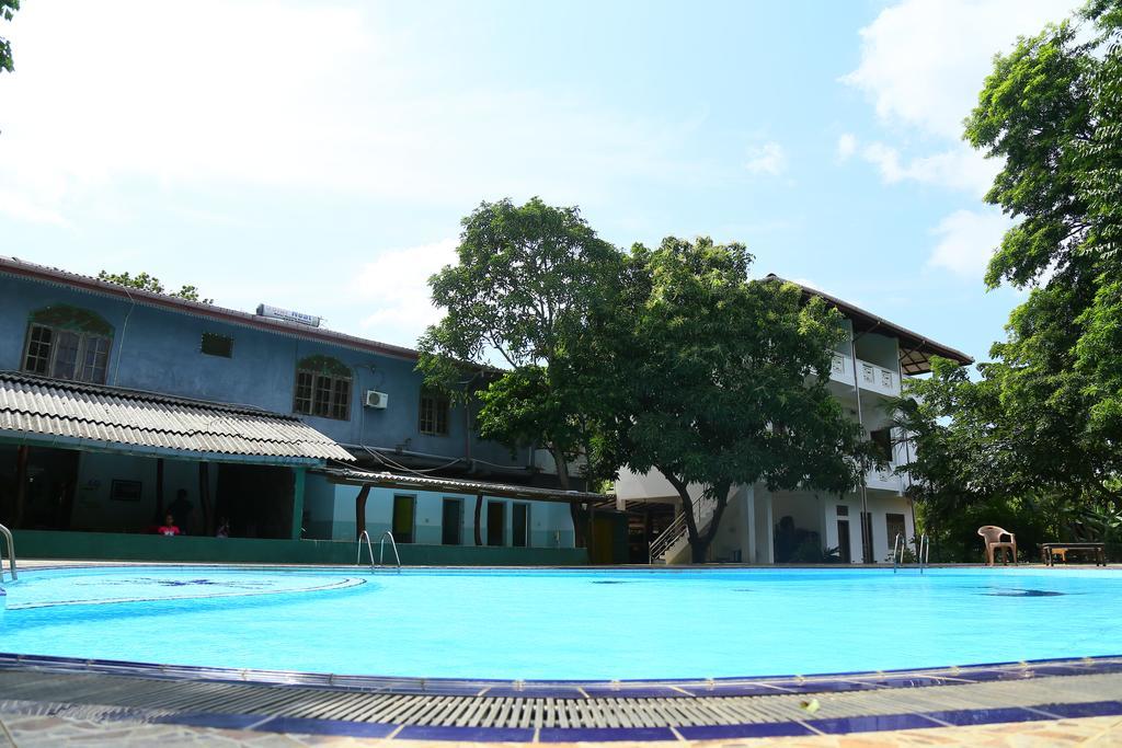 Rukmali Hotel Habarana Extérieur photo